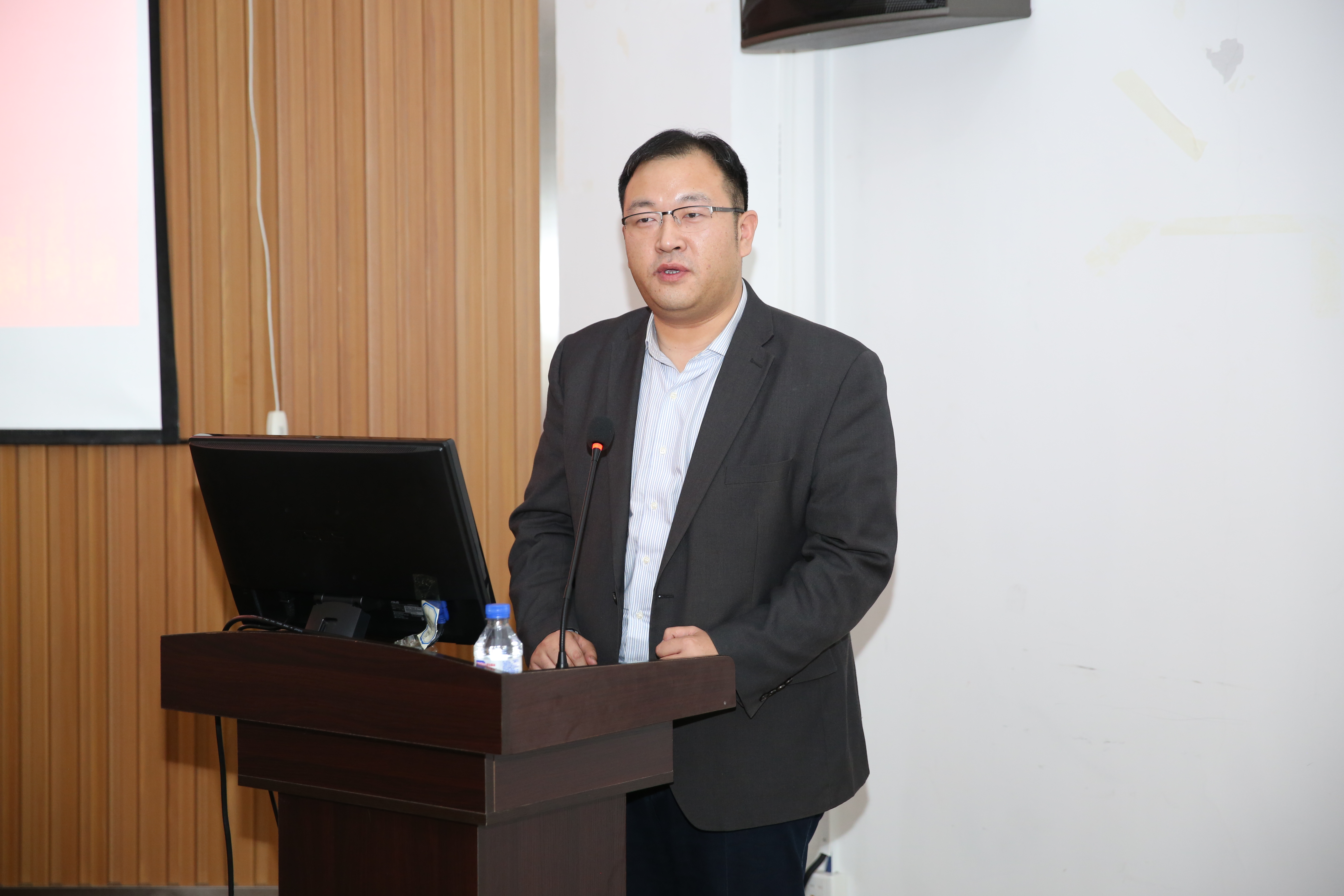 教务处副处长王瑞同志发言 教务处副处长王瑞同志发言