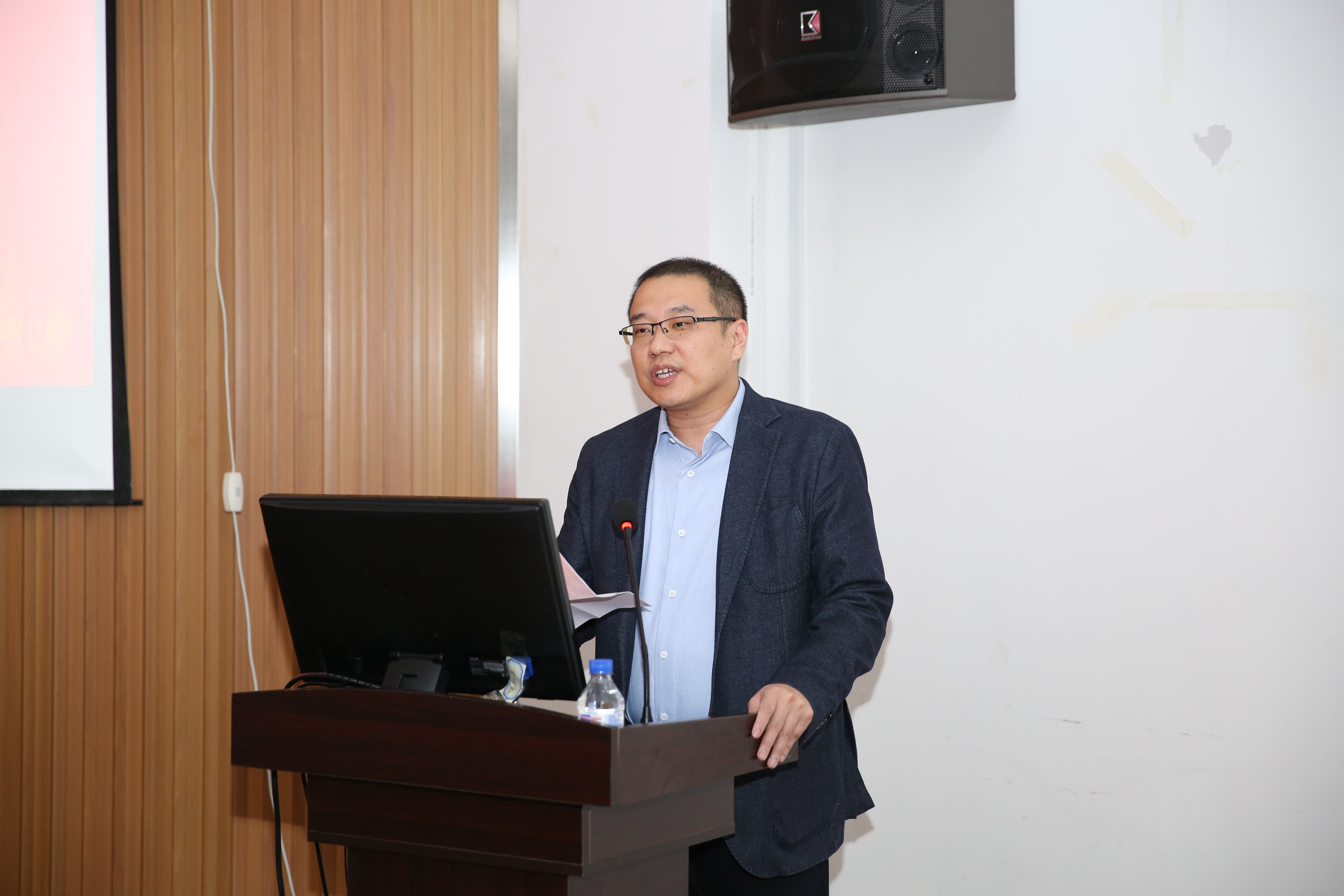 优秀校友beat365在线体育官网汽车工程学院朱冰教授发言 优秀校友beat365在线体育官网汽车工程学院朱冰教授发言