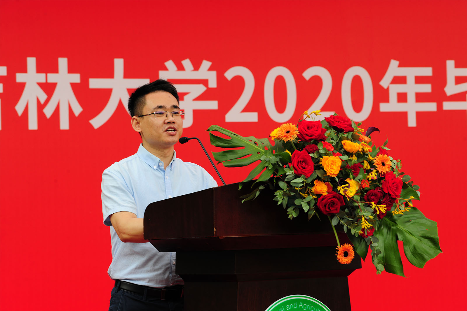 教师代表李大伟发言